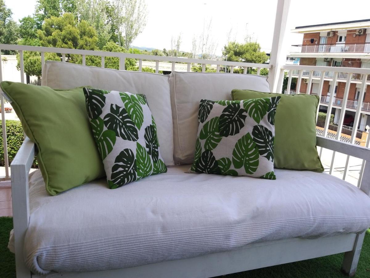 Family Deluxe Apartment Beach Castelldefels Exterior photo